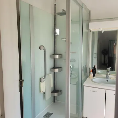 Appt Pontaillac Vue Ocean Apartment *