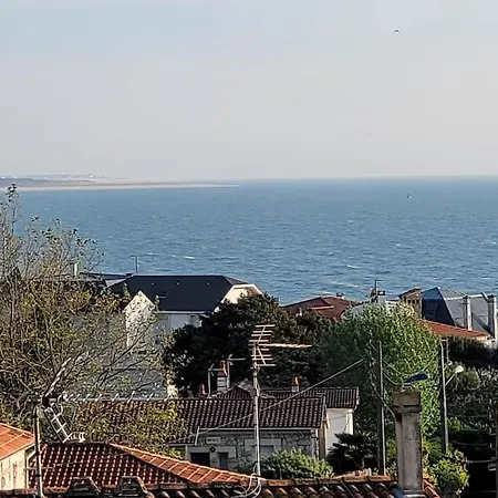 Appt Pontaillac Vue Ocean Апартаменты *